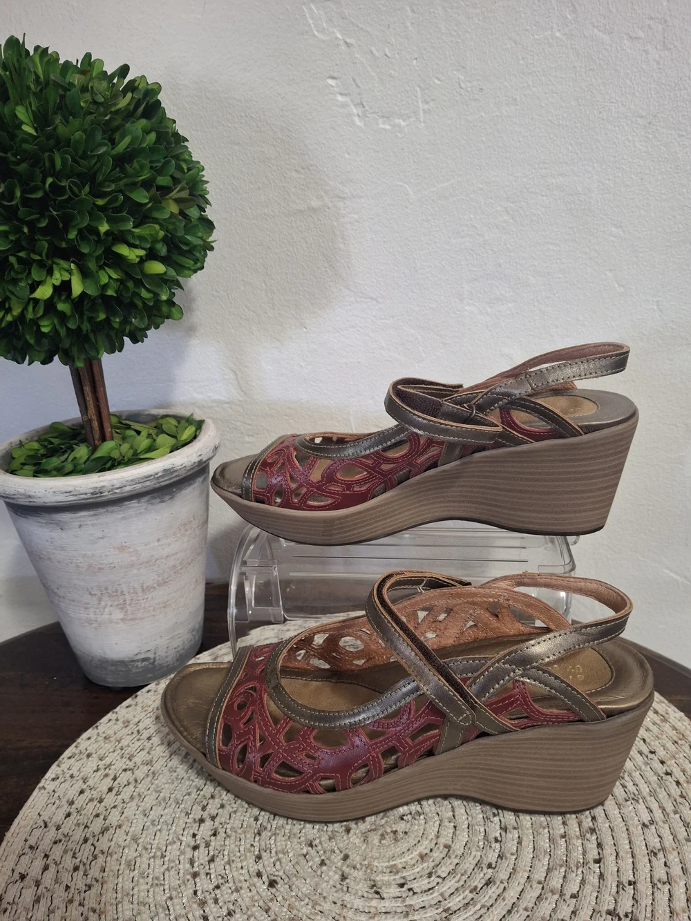 Naot Red/burgundy and Bronze Wedge Sandals Size 40.